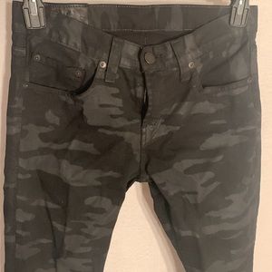 J brand never worn Camo Print size 30